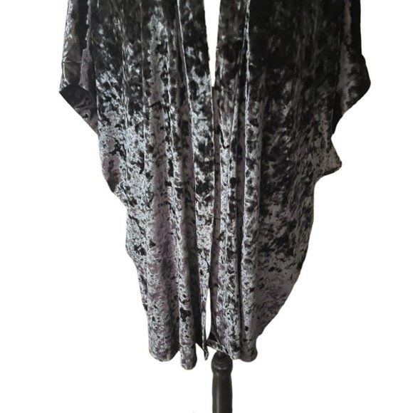 Victoria’s Secret Crushed Velvet Kimono - Picture 2 of 8
